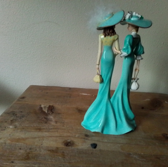 Thomas Kinkade Beloved Sisters Collection #9242A - Picture 3 of 5